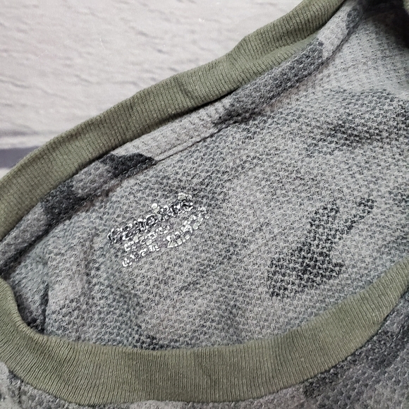 mens medium camouflage shirt ( 5 for $20 ) - Picture 6 of 7